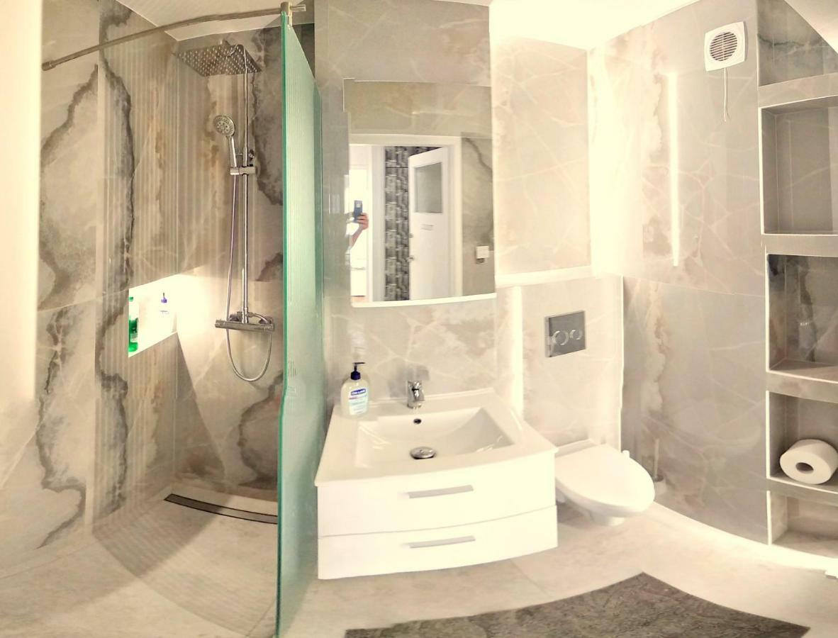 Studio Zelazna Rooms Near Old Town 华沙 外观 照片